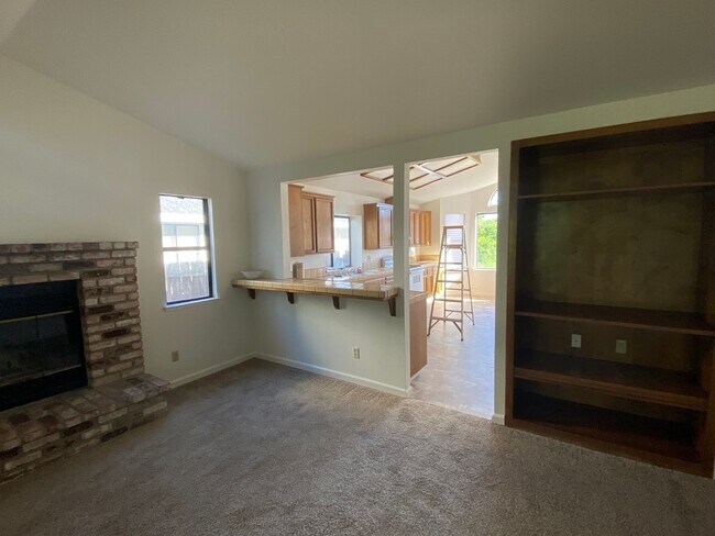 Foto del edificio - Cypress Hills Home