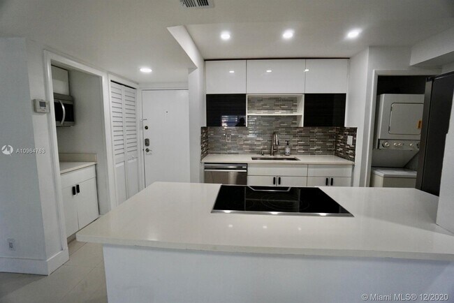 Foto del edificio - 220 Lakeview Dr
