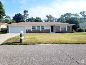 Building Photo - 12020 Longwood Dr