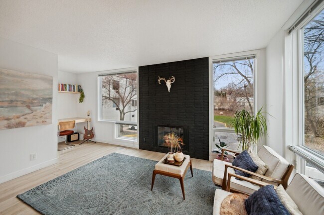 Foto del edificio - 3022 Lake Shore Dr