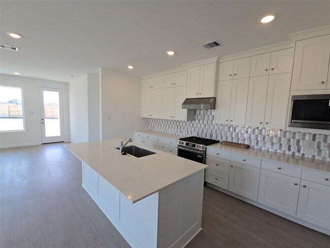 Foto del edificio - 26803 Coral Bellflower Ln