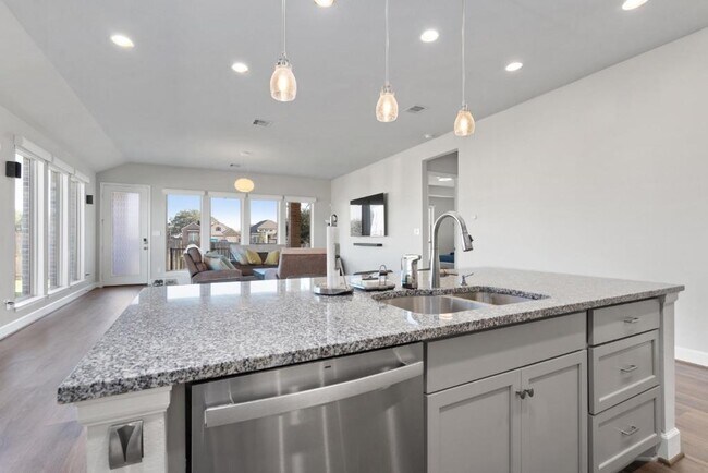 Foto del edificio - 547 Jefferson Dr