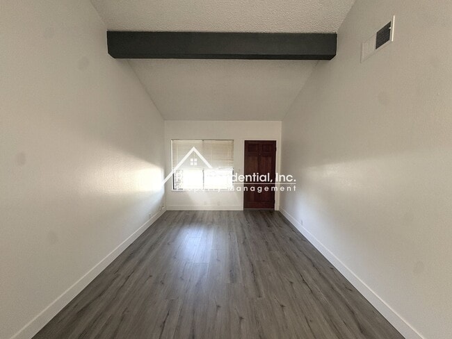 Building Photo - 2bd/2ba Rancho Cordova Updated Duplex With 1 Car Garage!