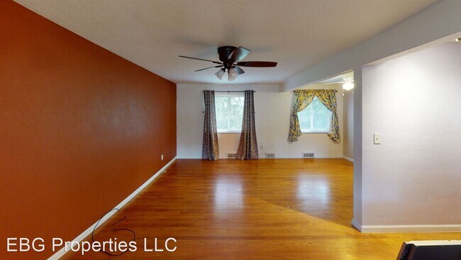 Building Photo - 3 br, 2 bath House - 113 Danube Dr