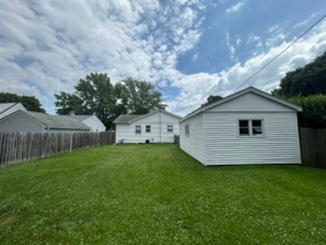 Building Photo - 22 S Randall Ave