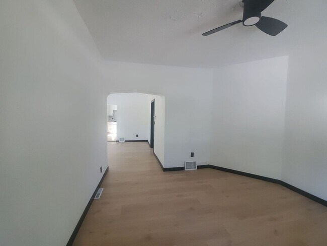 Foto del edificio - 1360 E 93rd St