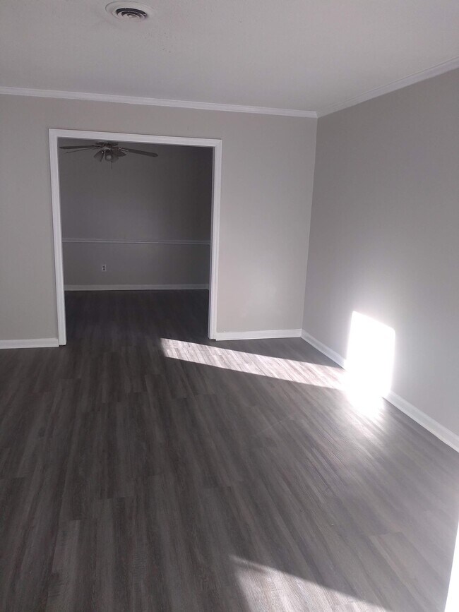 Building Photo - 4111 Fair Oaks Rd