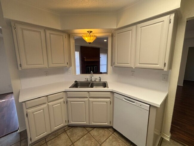 Building Photo - 6509 Tempest Dr