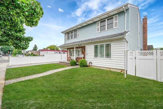 Building Photo - 2289 Penatiquit Ave