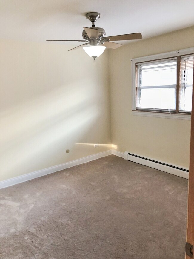Foto del edificio - 8514 W Catalpa Ave