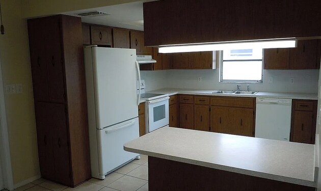 Foto del edificio - 9641 Morehead Ln