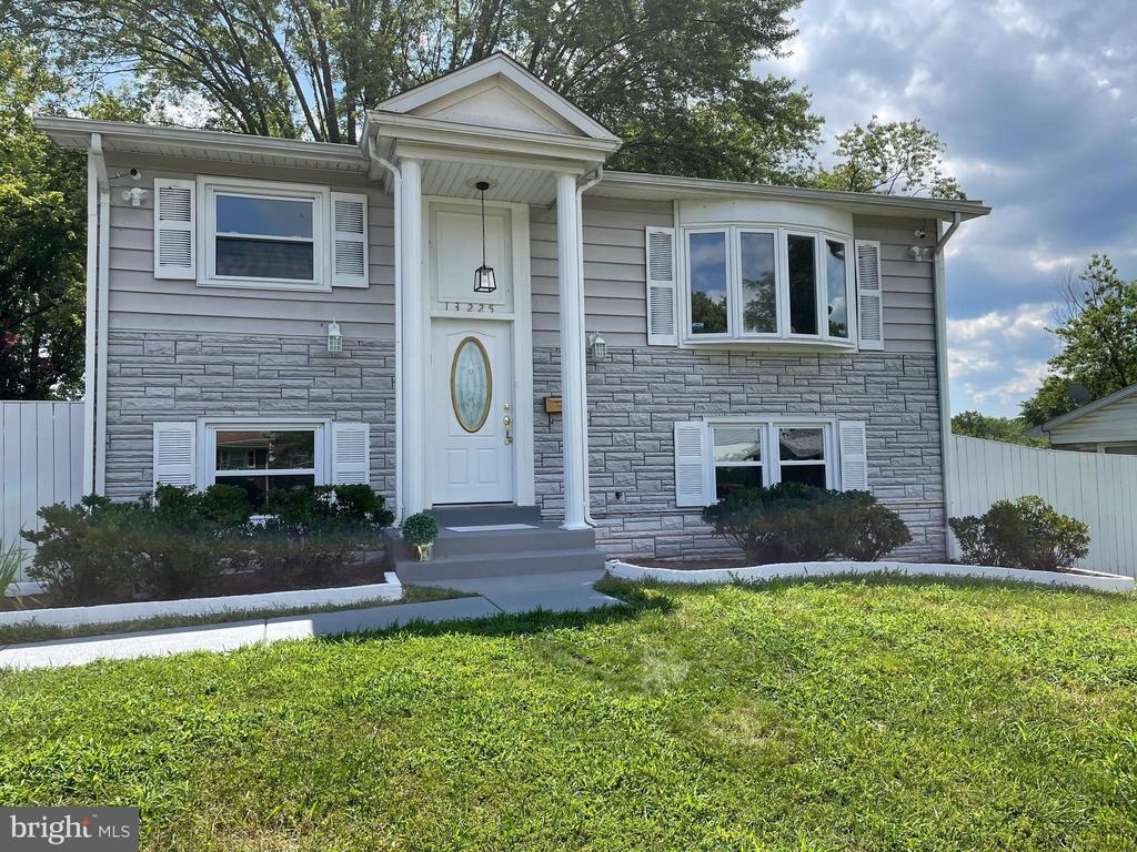Primary Photo - 13225 Hawthorn Ln