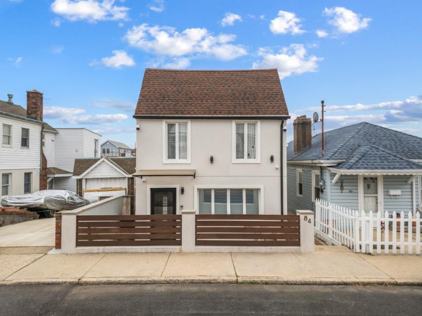 Primary Photo - 3 bedroom in BROOKLYN NY 11229