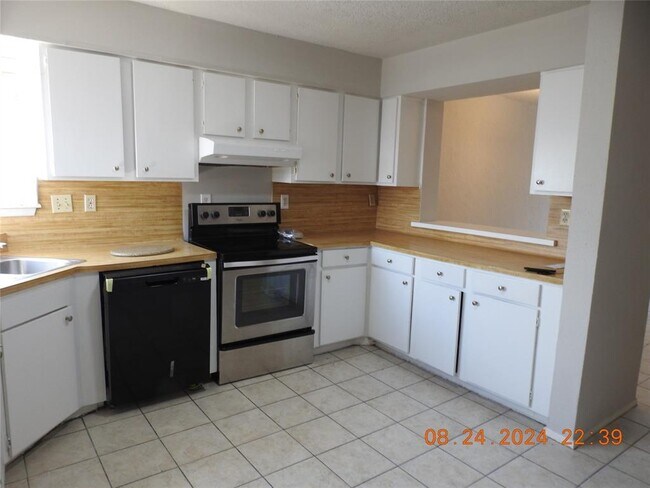 Foto del edificio - 6305 Westward St