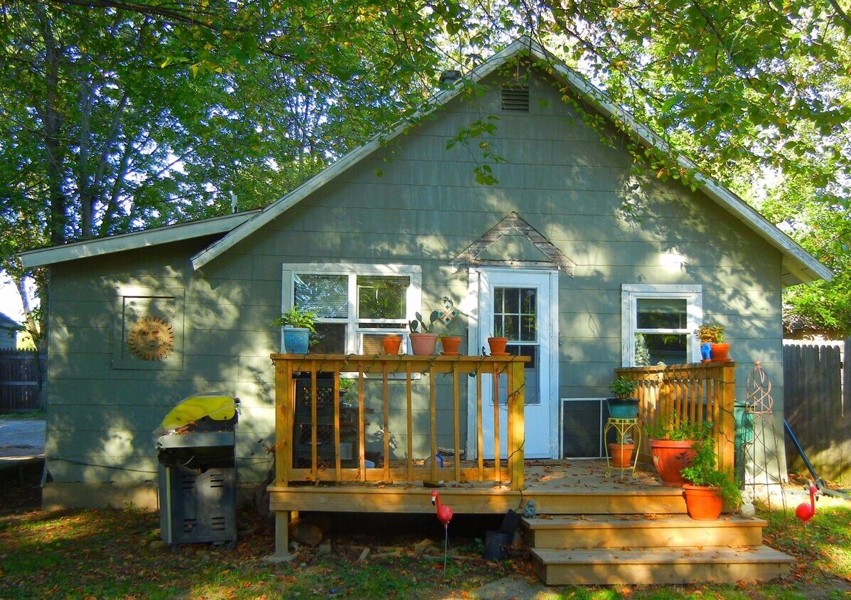Primary Photo - Large Back Porch