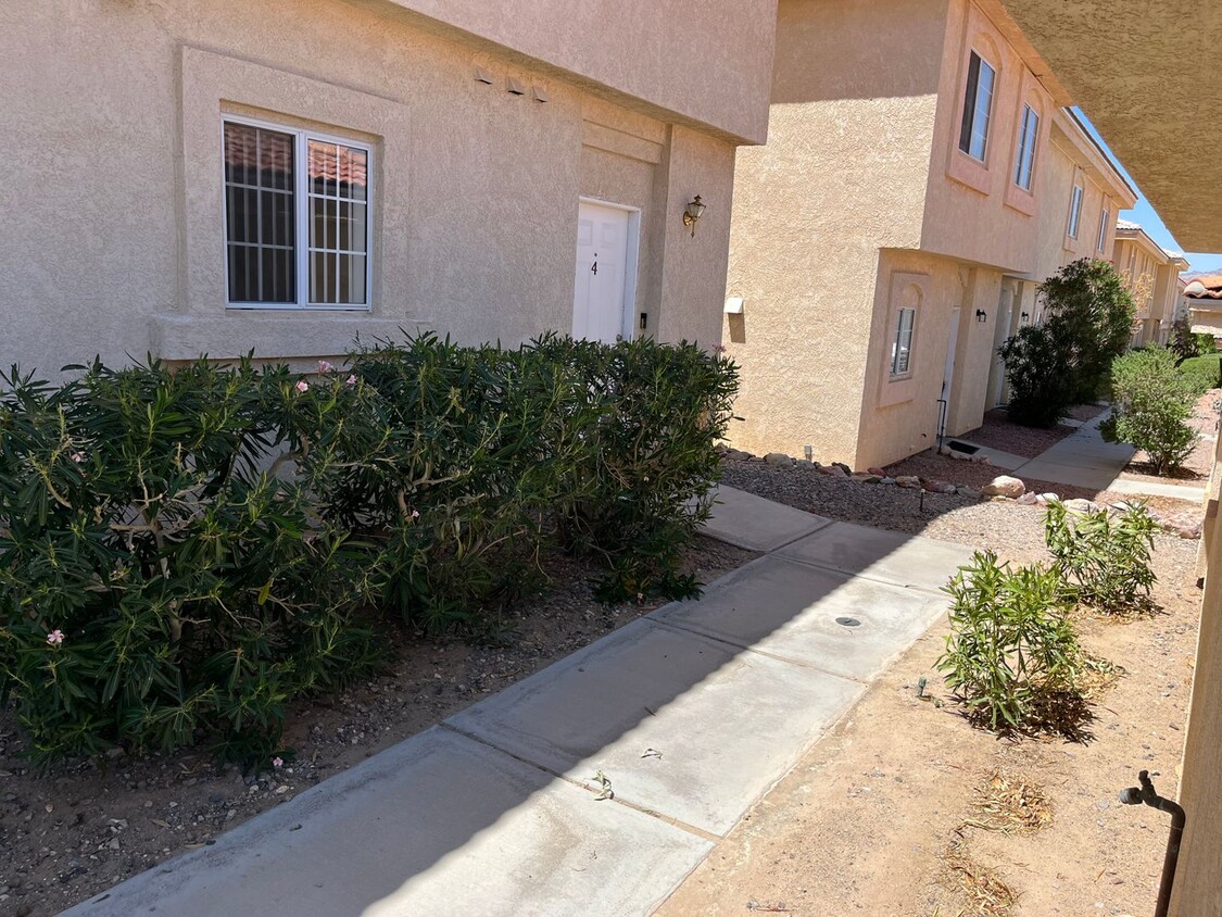 Foto del edificio - 2BR Townhome McCormick area Avail 4/1/25