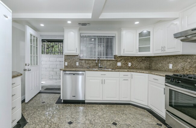 Foto del edificio - 1610 N Hoover St
