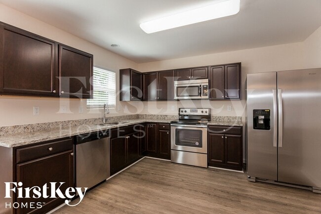 Foto del edificio - 4011 Maderia Dr NW