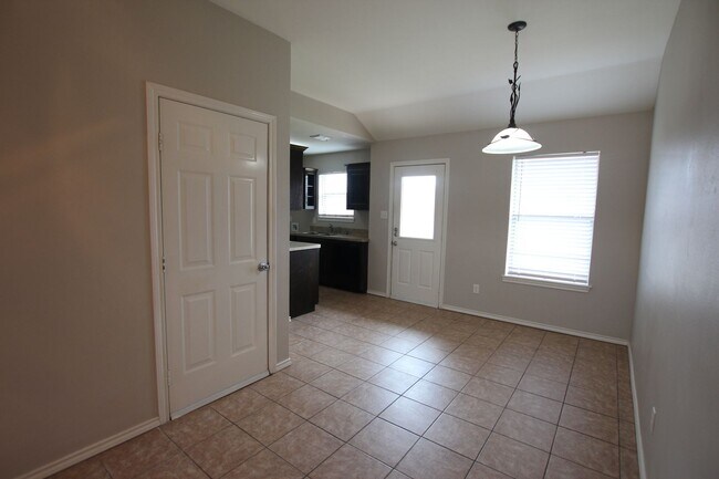 Foto del edificio - 16922 Loring Ln