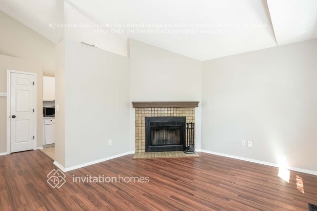 Building Photo - 17487 E Plateau Dr