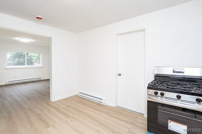Building Photo - 109 6th Ave