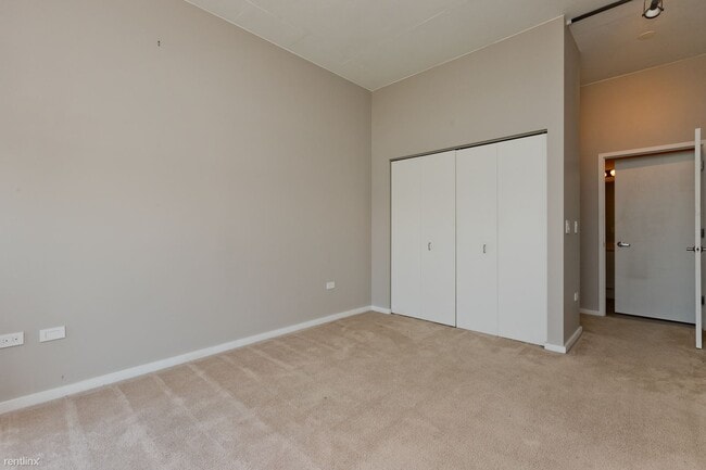 Building Photo - 2 br, 1 bath Condo - 1620 S Michigan Ave U...