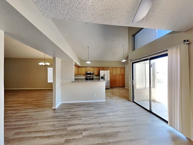 Building Photo - 1117 E Jensen St