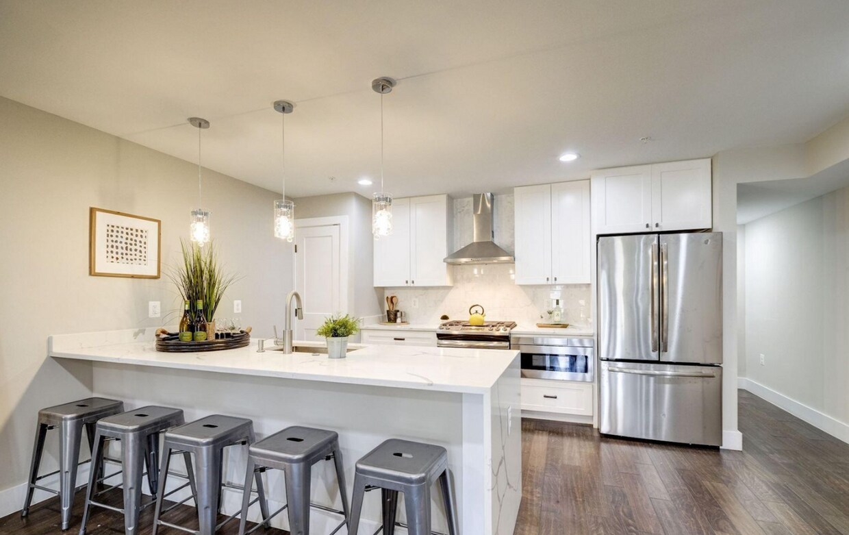 Foto principal - Large 3 Bed/ 2 Bath Condo in Petworth w/ S...