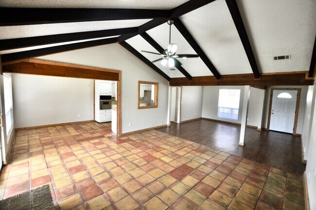 Foto del edificio - FOR LEASE! 3 BR - 2 BA - 2 Ranch Style Brick House in Brock ISD. Approximately 2+ Fenced Acres fo...