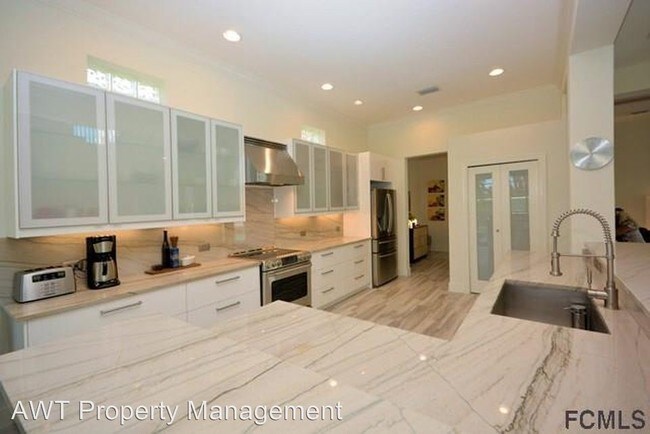 Building Photo - 3 br, 4 bath House - 14 Montilla Place