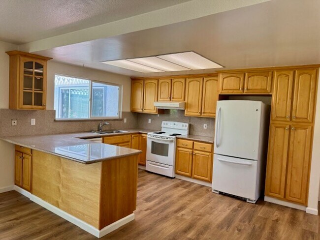 Building Photo - Move-in ready, Charming single level 4 bedroom, 2  bath home in San Ramon!