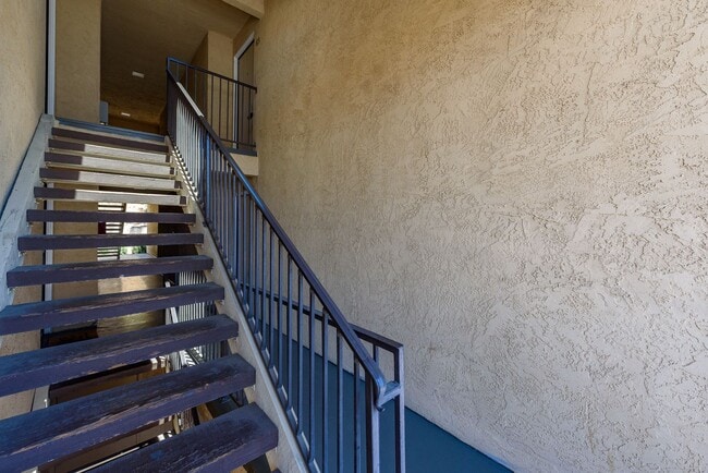 Building Photo - Quiet, Unit in Santee with View!