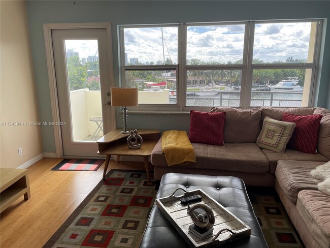 Building Photo - 401 Golden Isles Dr