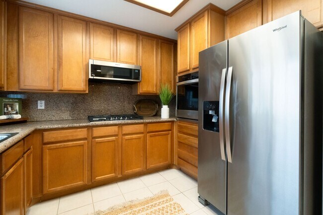 Foto del edificio - 2 WEEKS OFF SPECIAL..BEAUTIFUL 4 BED 3 BATH UNIT!!!!!