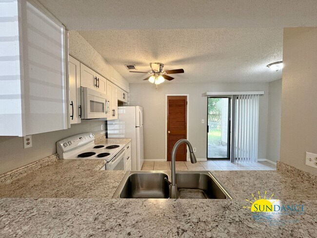 Building Photo - Great 2 Bedroom Townhouse in Fort Walton