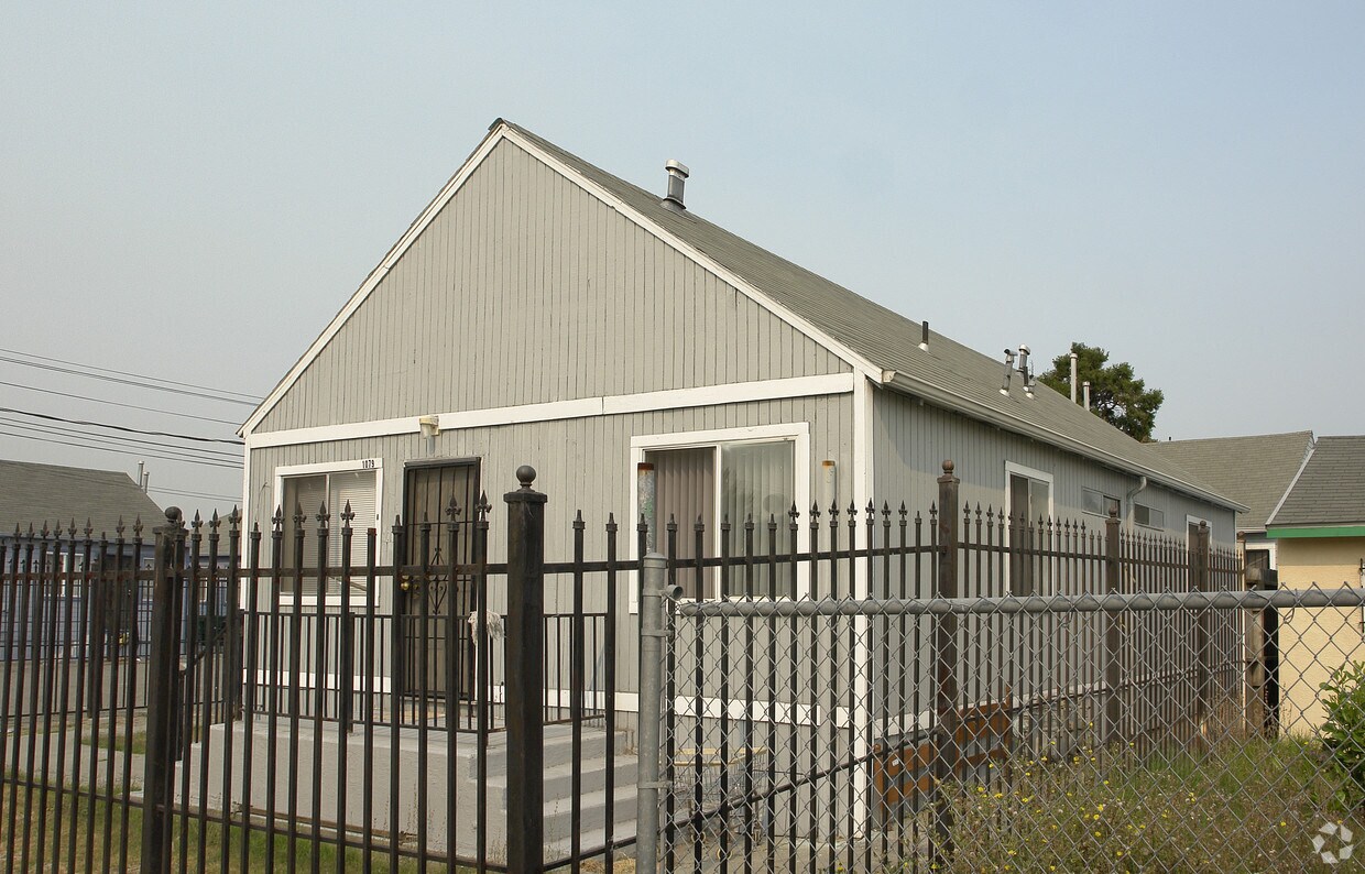 Building Photo - 1079 72nd Ave