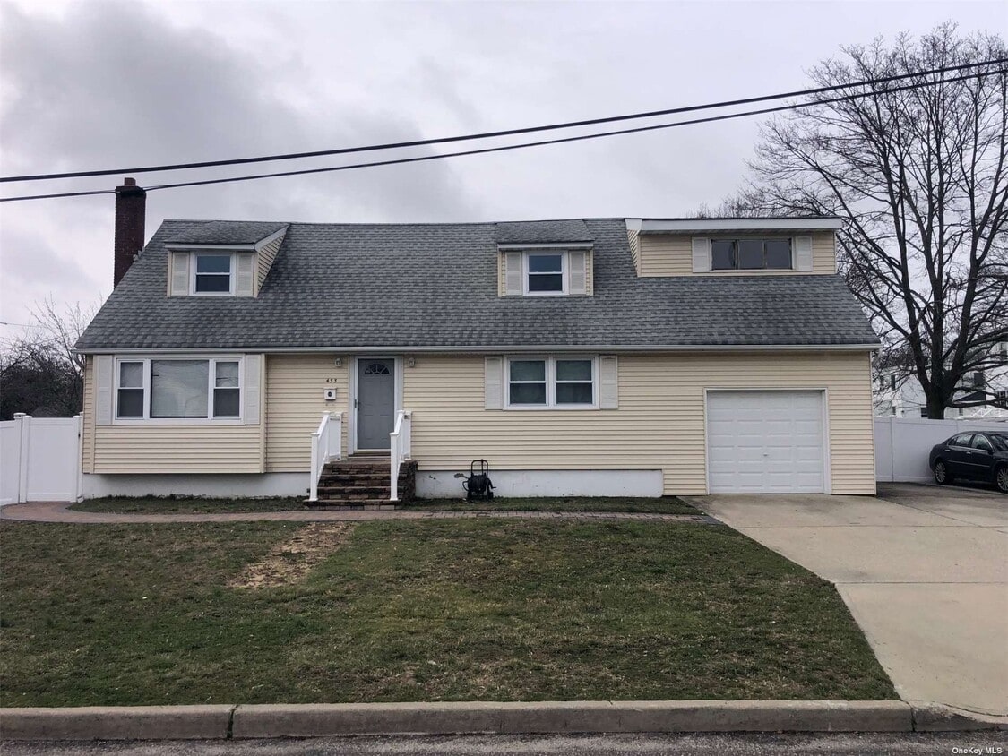 433 New York SW Ave, Lindenhurst, NY 11757 House Rental in