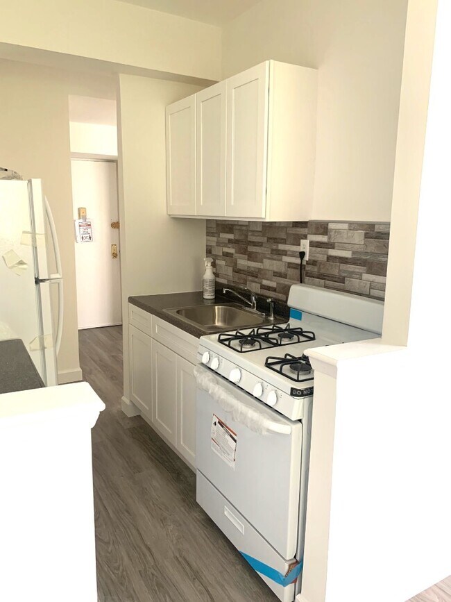 Foto del edificio - 2546 E 13th St