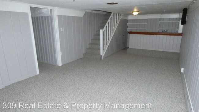 Building Photo - 4 br, 3 bath House - 322 W. Hollyridge Circle