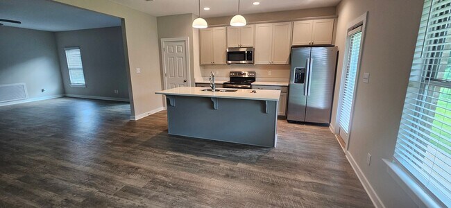 Foto del edificio - 3 Bedroom/2 Bathroom Newly Constructed Home!