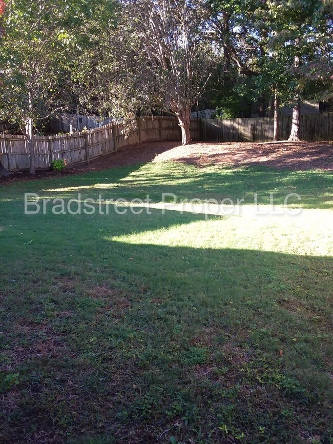 Building Photo - 2255 Birchwood Dr