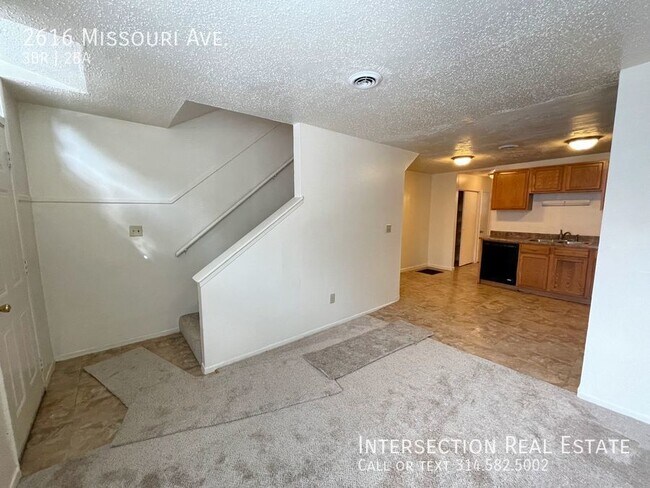 Building Photo - Rare Find - Benton Park 3 Bedroom Townhome