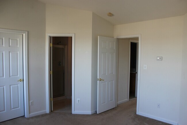 Building Photo - Single Family Home