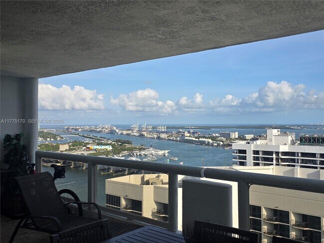 Foto del edificio - 1717 N Bayshore Dr