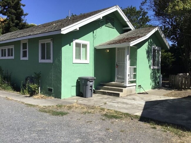 Building Photo - 439 Roseland Ave