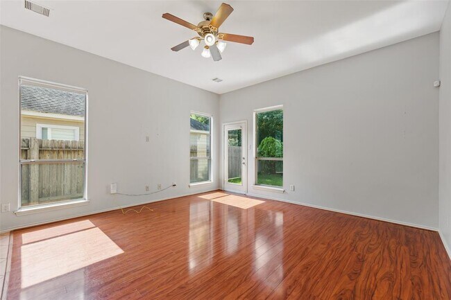 Building Photo - 11107 Pembroke Ridge Dr