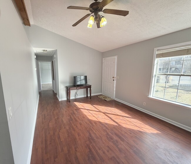 Photo - 1124 Bluewillow Ct House