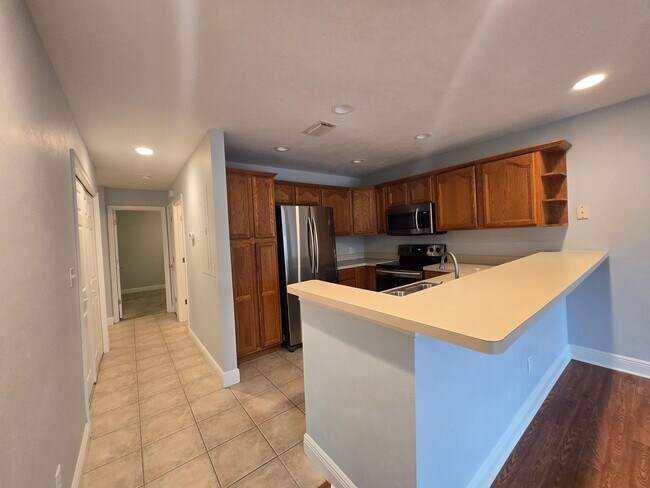 Foto del edificio - 3BR/3BA Two-Story Quad – Prime Location & Move-In Ready!