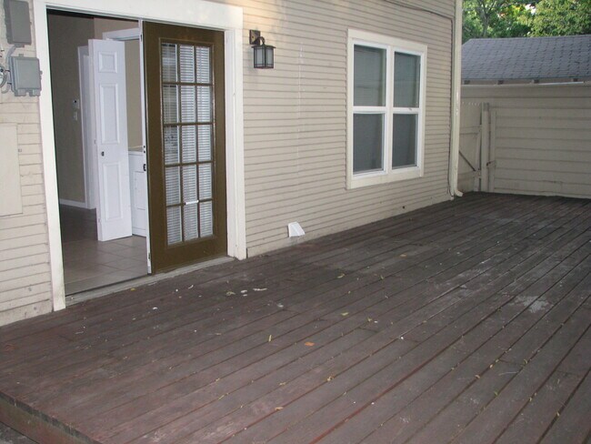 Foto del edificio - 4802 Clarkson Ave