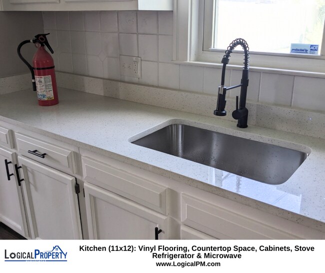 Building Photo - Cozy Colonial 3Bd/1Bt w/2.5 Car Grg, Bsmnt,